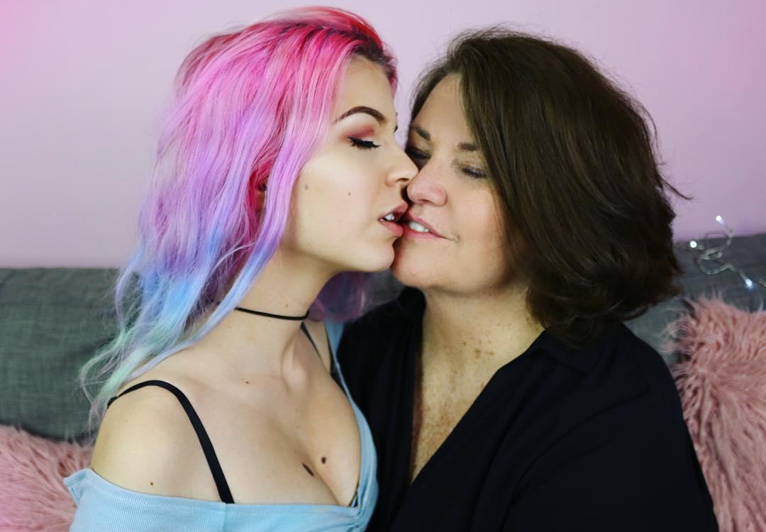 Lesbian girls want sex for older women