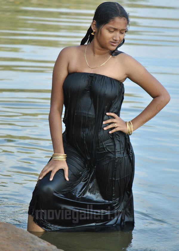 Tamil actress hot stills