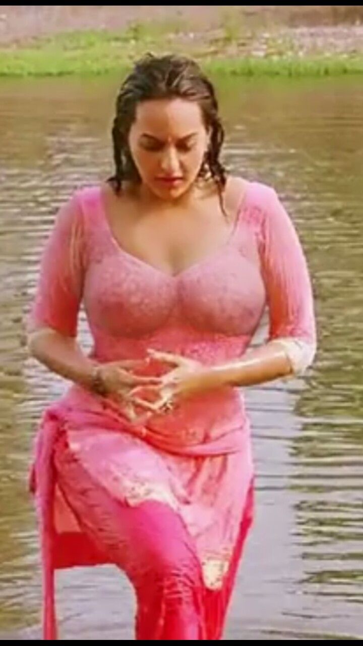 Sonakshi sinha sexy boobs photos