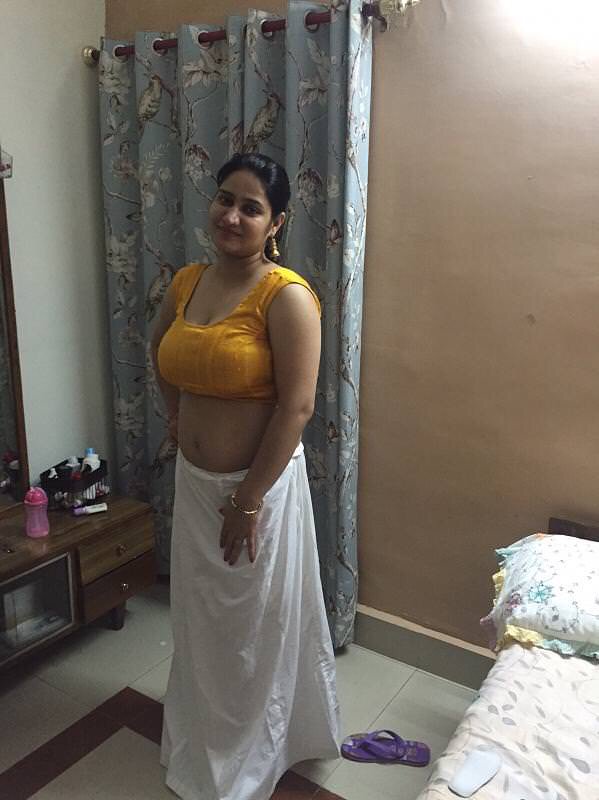 Sunitha aunty nude photo