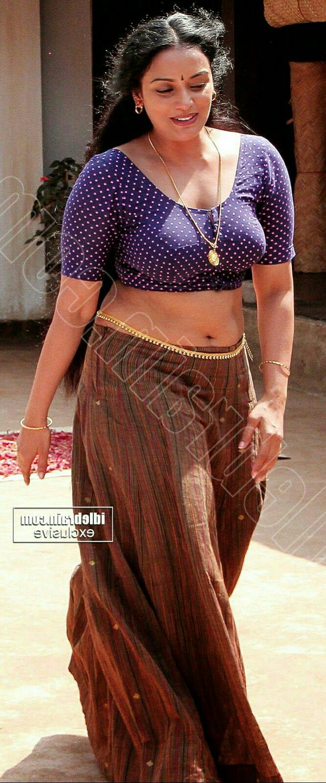 Kerala hot aunty saree