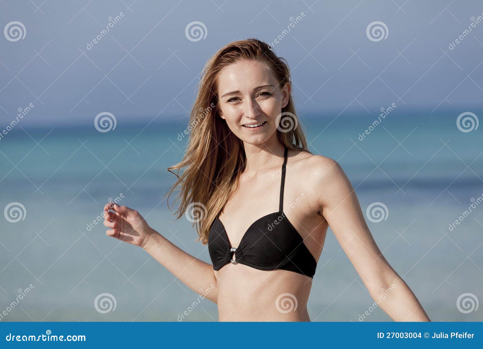 Young bikini girls nude beach