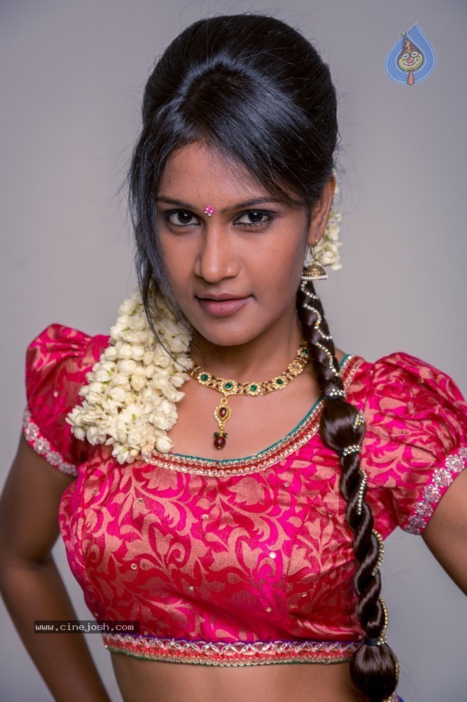 Tamil actress hot stills