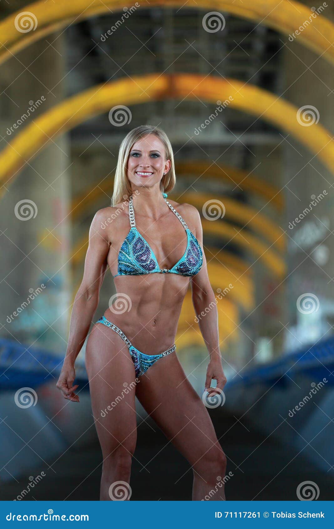 Blonde bodybuilder in bikini
