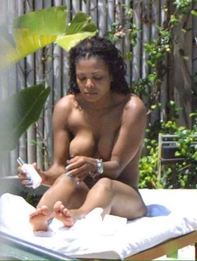 Janet jackson sunbathing nude