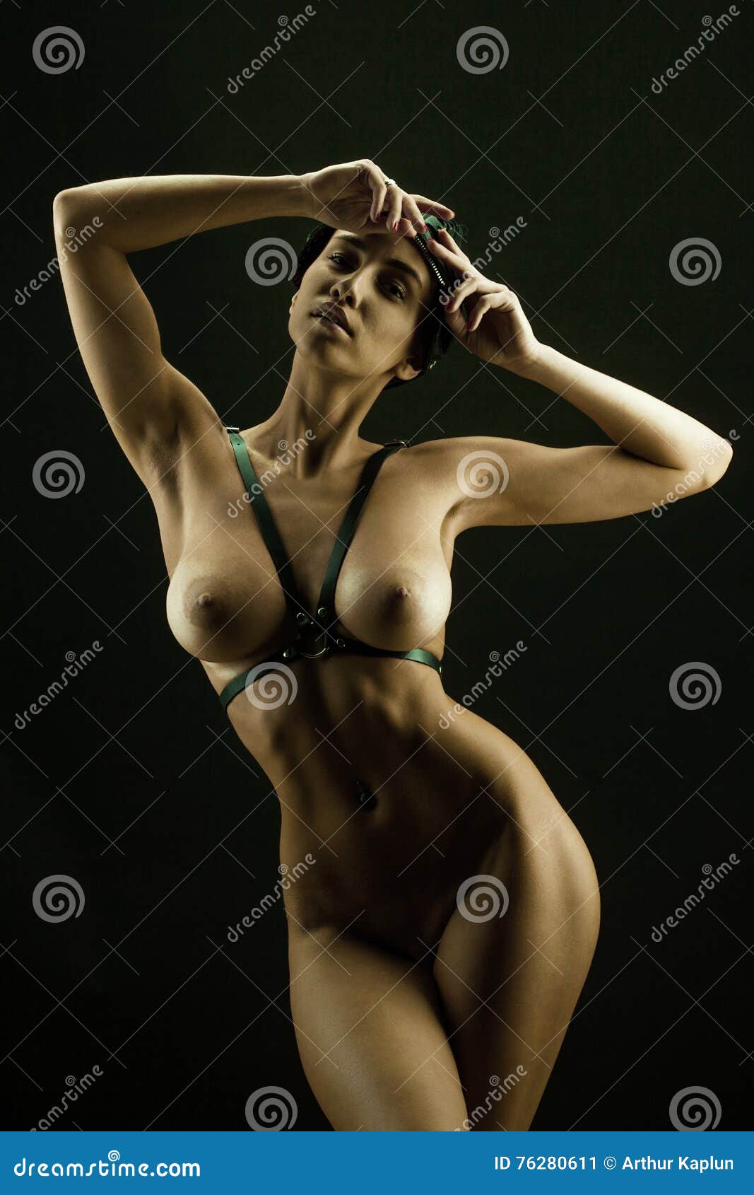 Nude beautiful girls figure
