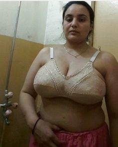 Desi mature aunties in bra