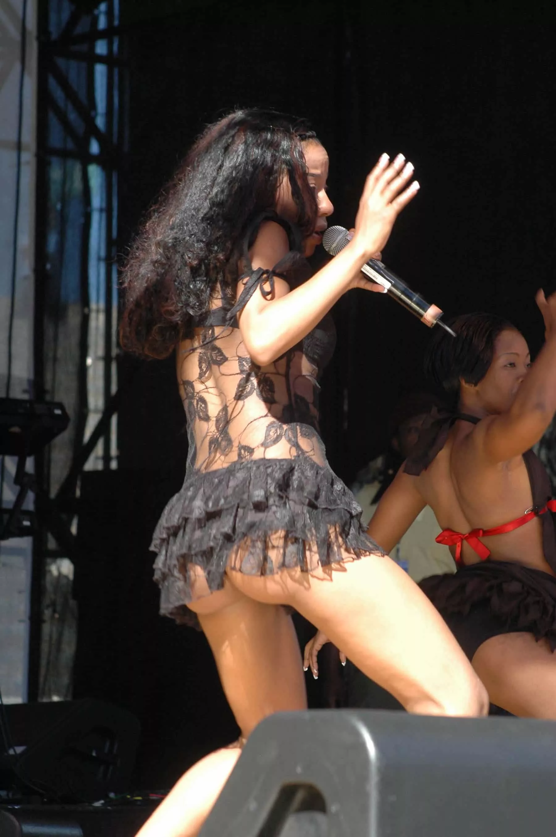 Nude kelly khumalo on stage pictures