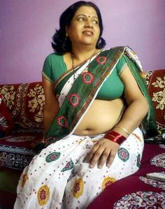 Desi mature aunty saree blouse nude pic