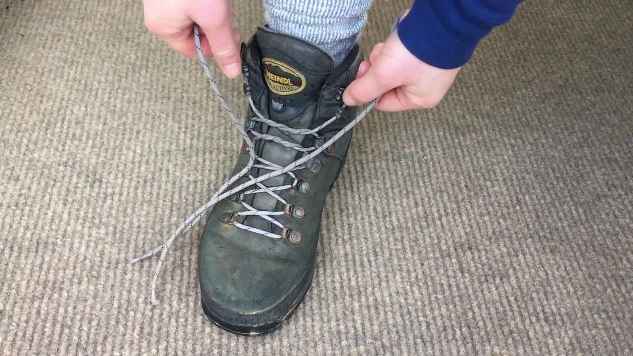 Heel lock lacing boots
