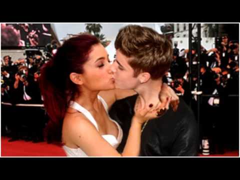 Ariana grande and justin bieber kissing