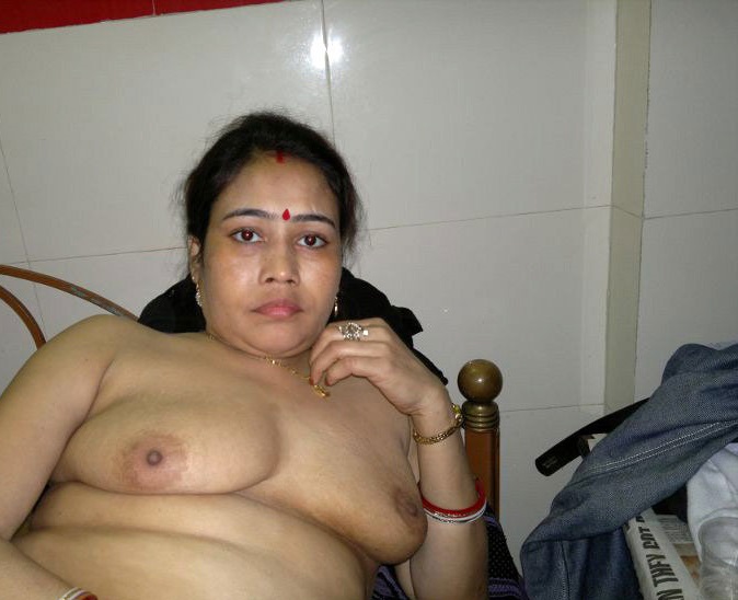 Naked aunty hot indian big boobs