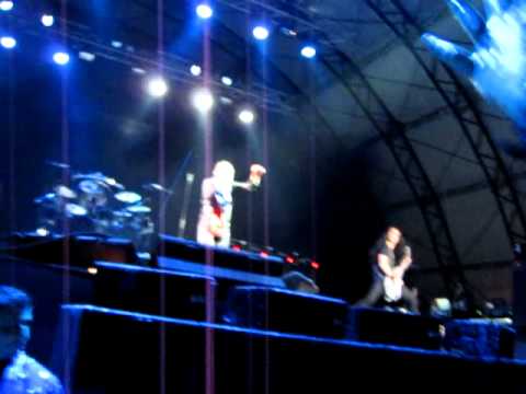 Girl band pissing on stage