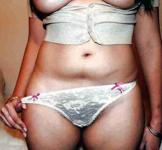Desi bhabhi showing bra panty