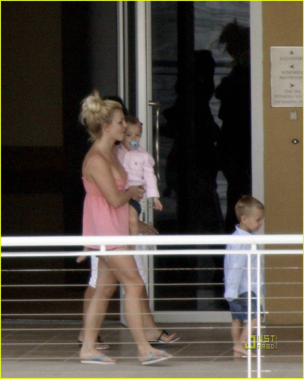 Britney spears kevin federline balcony